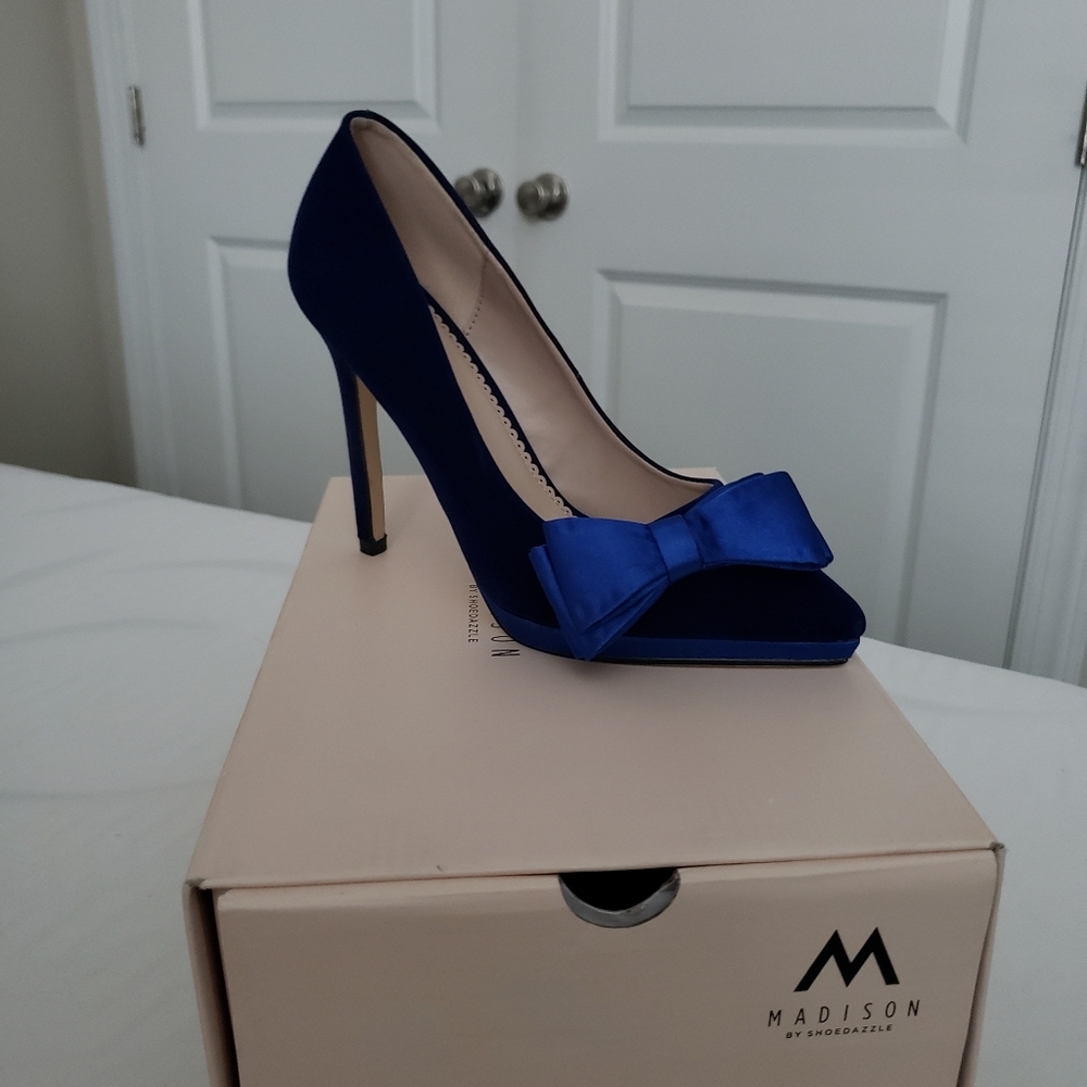 Shoes - Picture 2 of 8